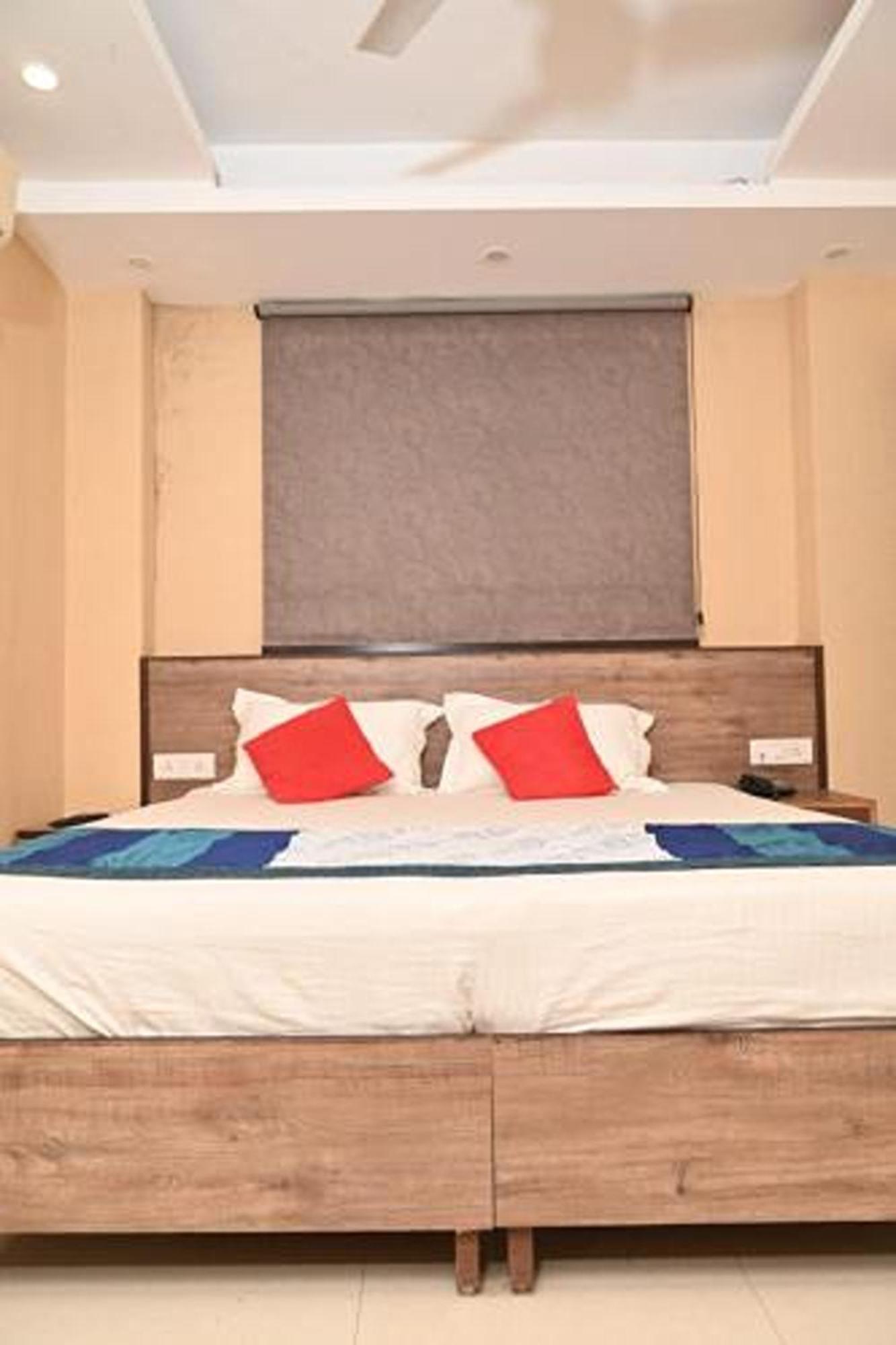 Aravali Residency B&B New Delhi Buitenkant foto