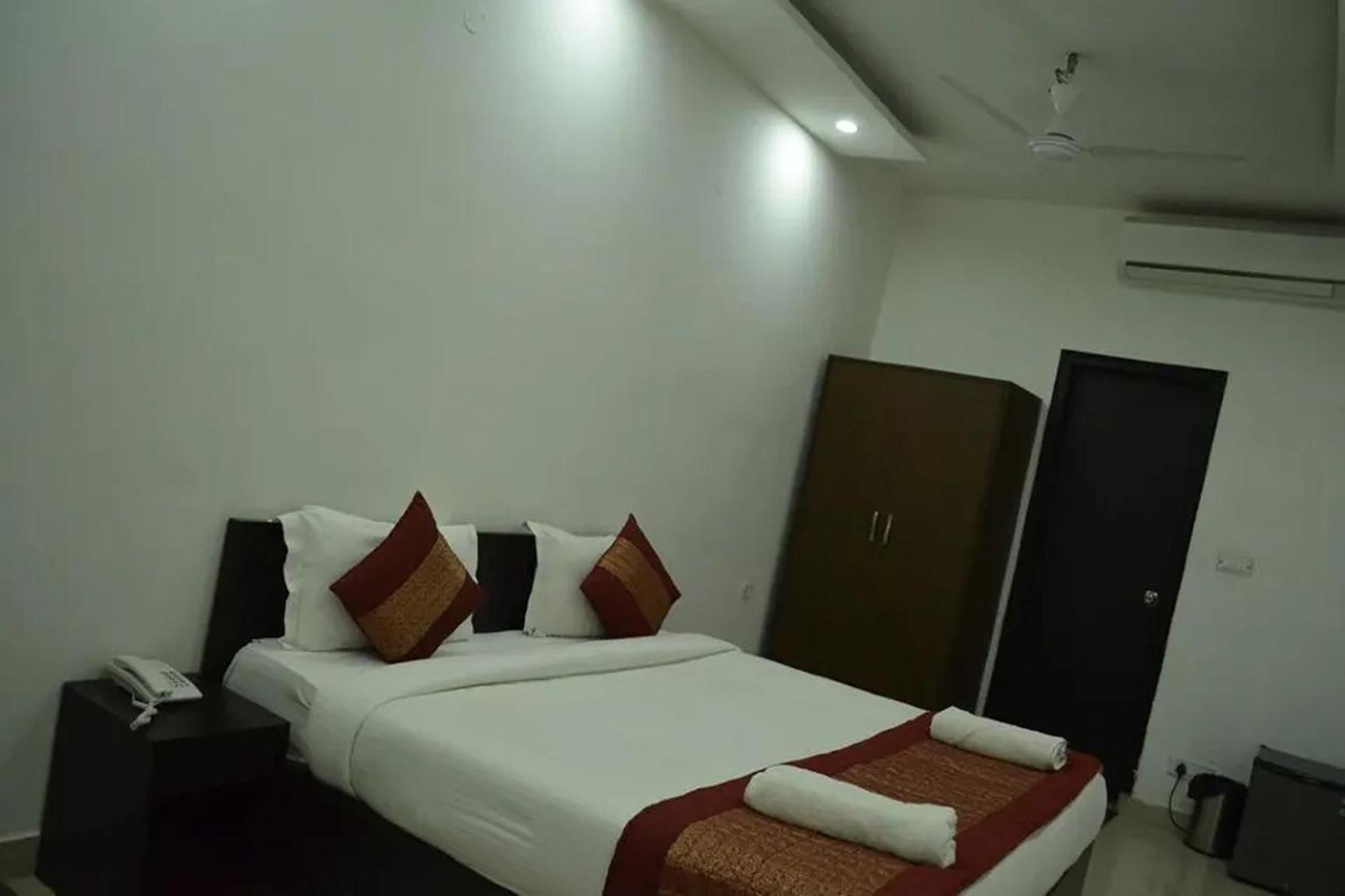 Aravali Residency B&B New Delhi Buitenkant foto
