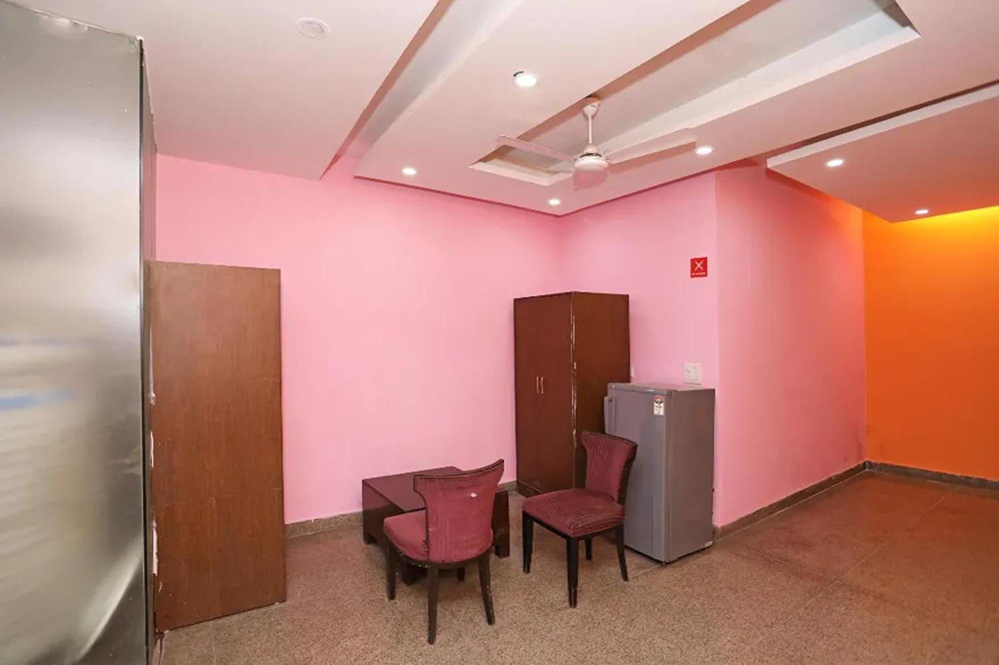 Aravali Residency B&B New Delhi Buitenkant foto
